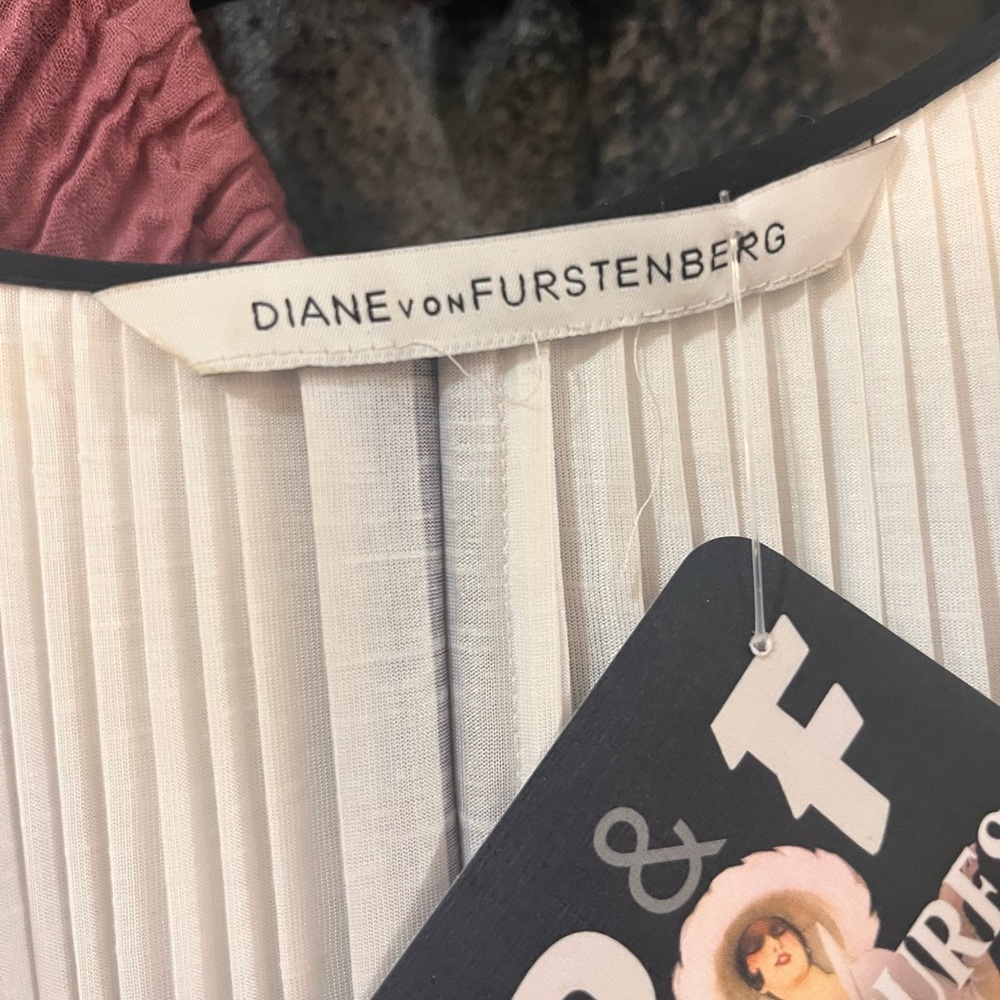 Diane Von Furstenberg Black and White Pleated Blouse - Picture 2 of 2